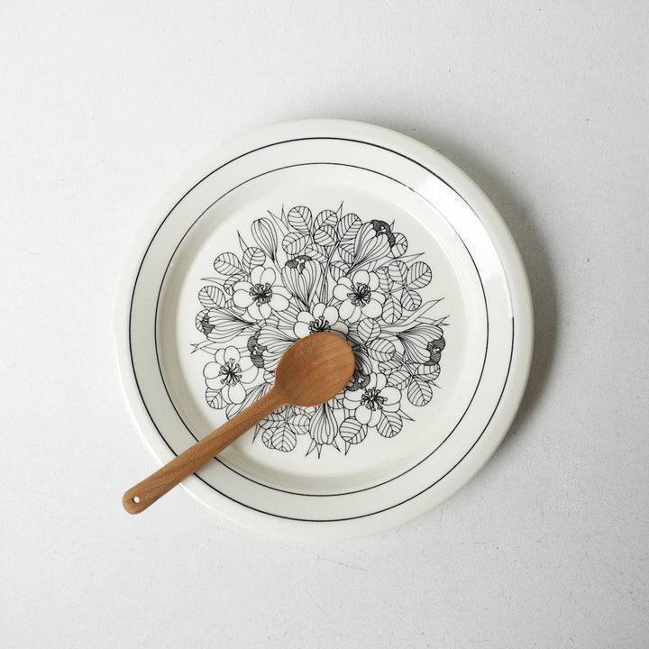 アラビア クロッカス(Krokus)完全ガイド — わずか2年で伝説になった花柄の名作