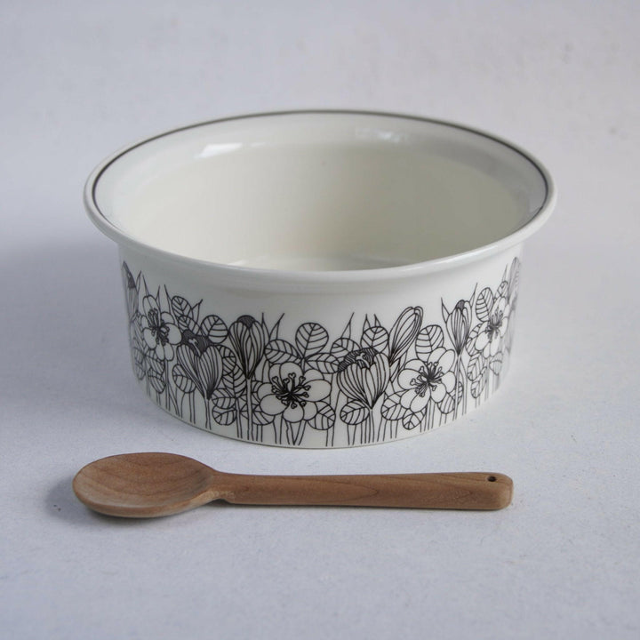 エステリ・トムラ完全ガイド|アラビアに花を描き続けた37年の物語