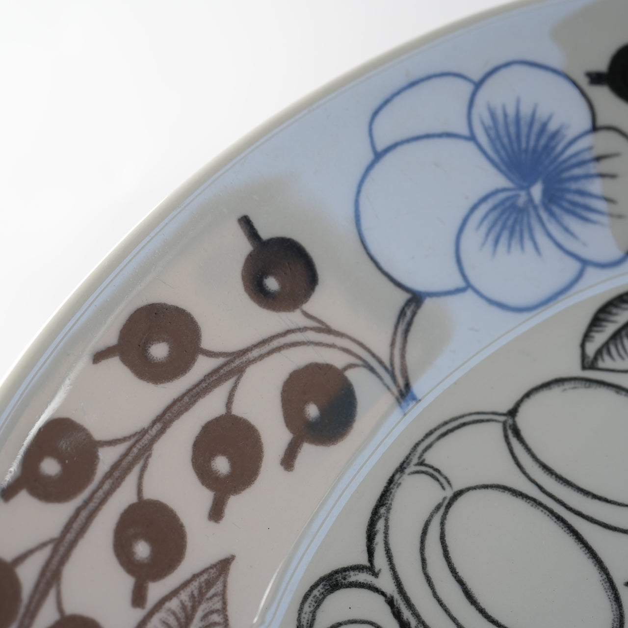 Arabia Paratiisi Black 25cm Oval Plate, the earliest model