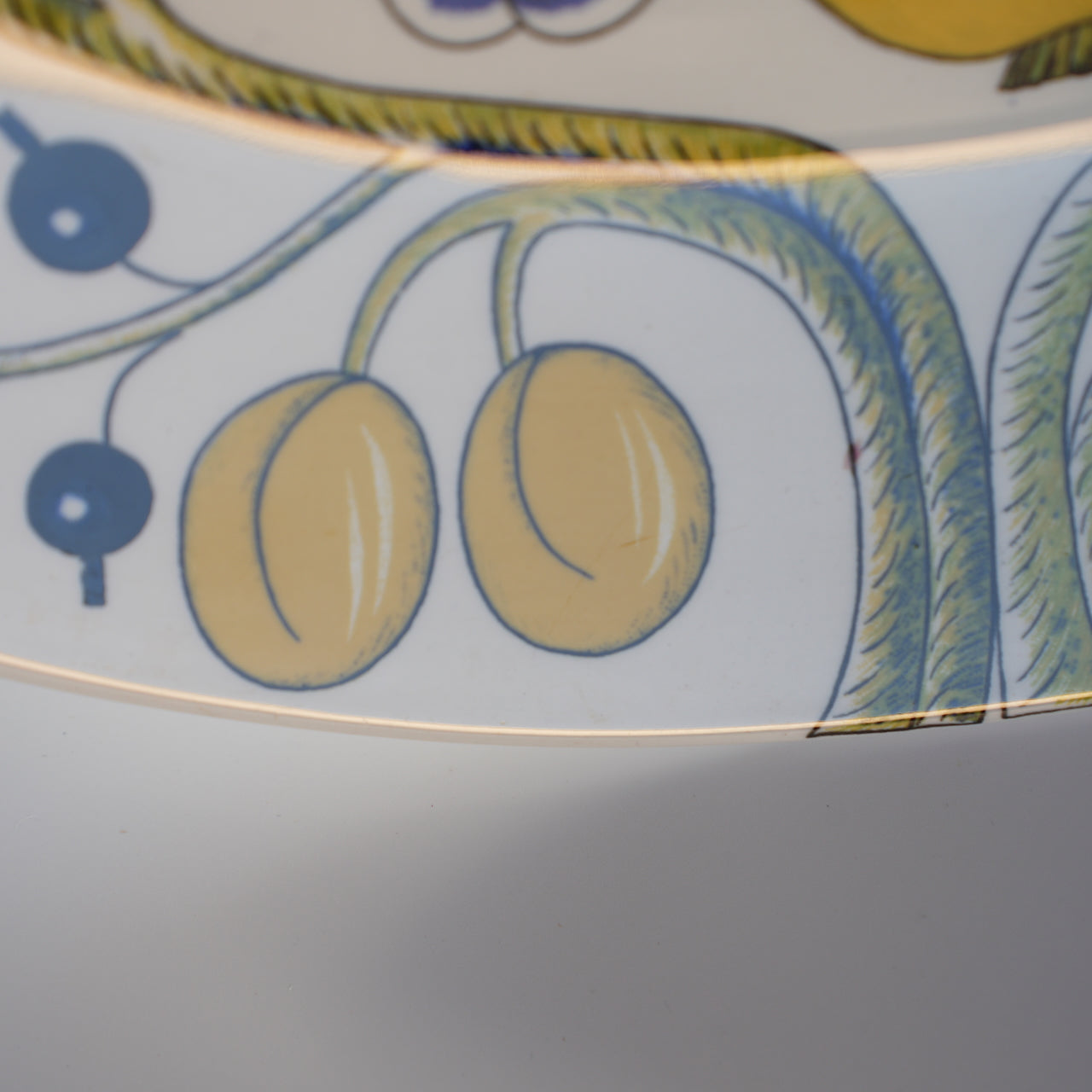 罕见的 Arabia Paratiisi 特大椭圆形盘子,36 厘米,带有 Viola 标志