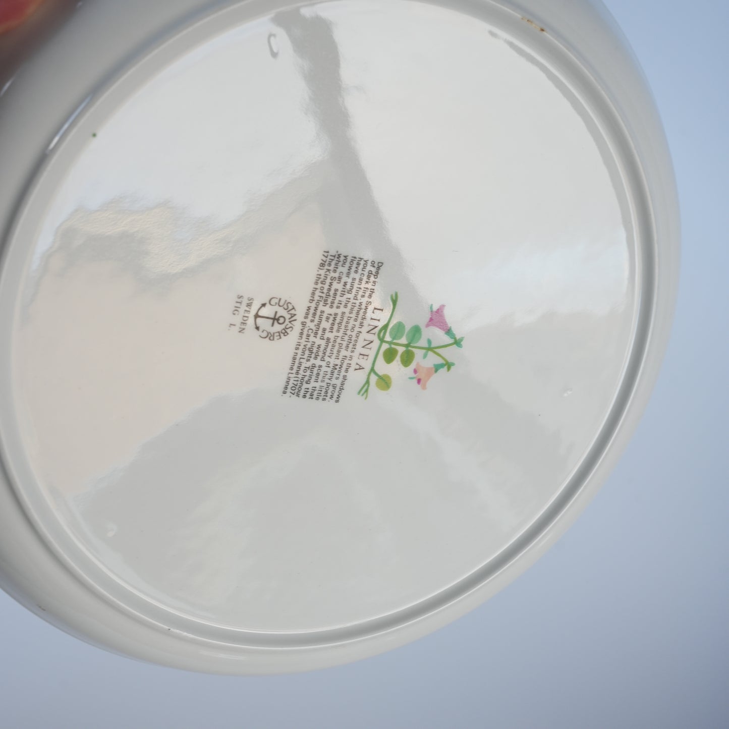 グスタフスベリ リネア(Linnea)プレート 24cm 裏面(バックスタンプ)