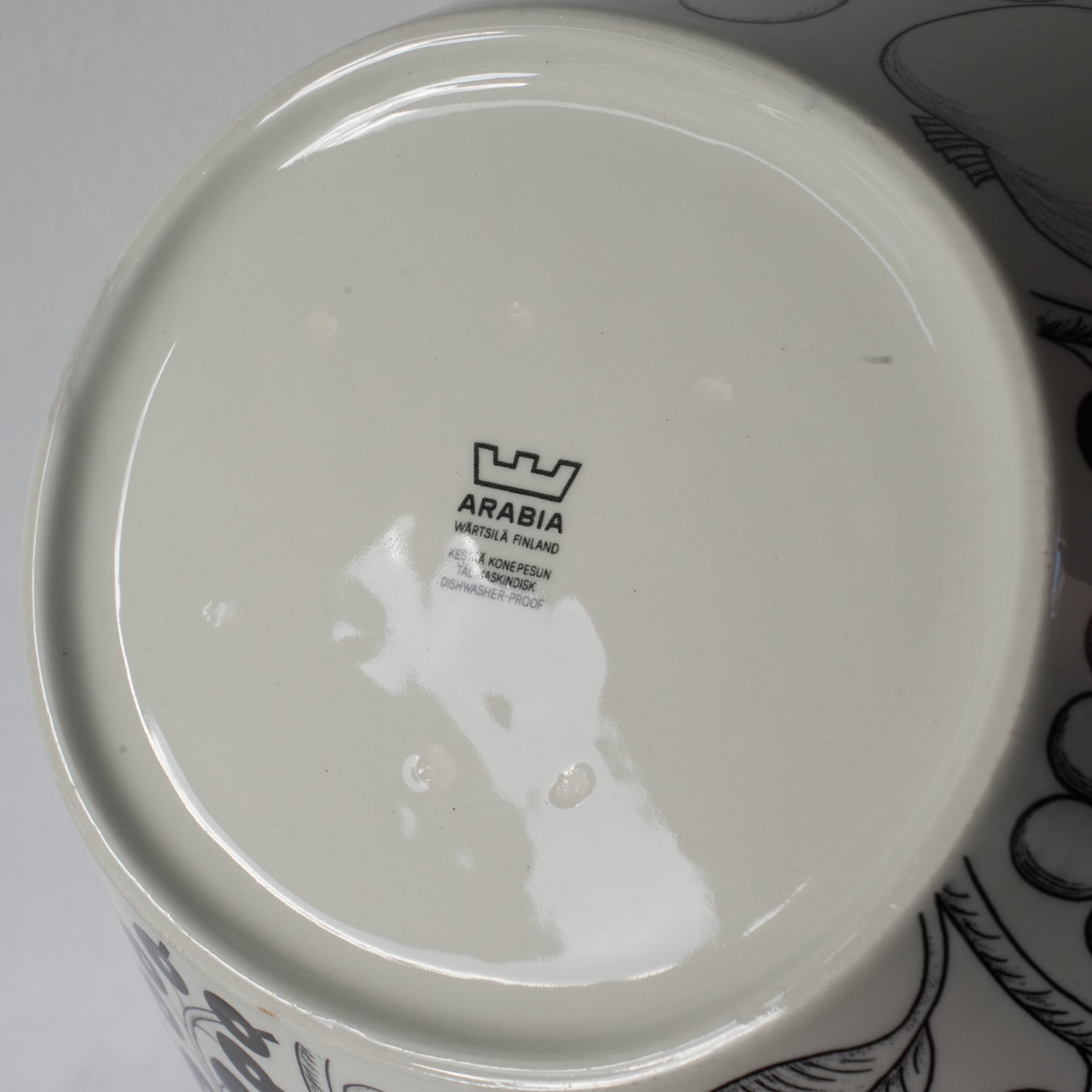 希少サイズ【最初期モデル】アラビア(ARABIA)ブラックパラティッシ(Paratiisi)大サイズ ボウル 裏面(バックスタンプ)