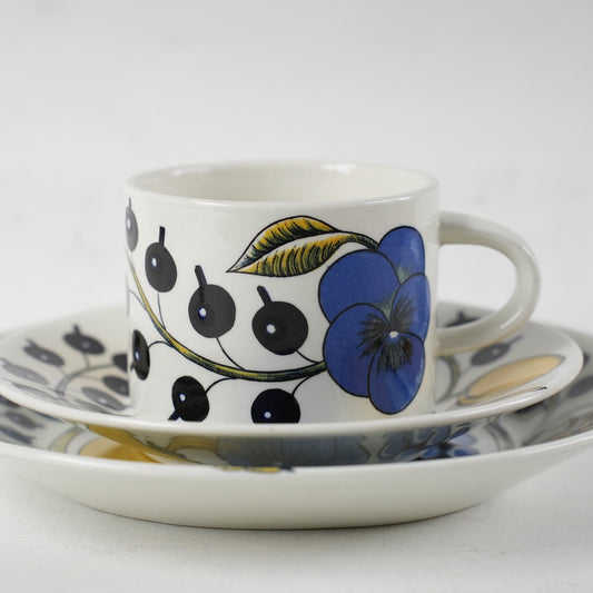 1971年製 アラビア パラティッシ(Paratiisi)ティーカップ&ソーサー&ケーキ皿 トリオ - 全体像