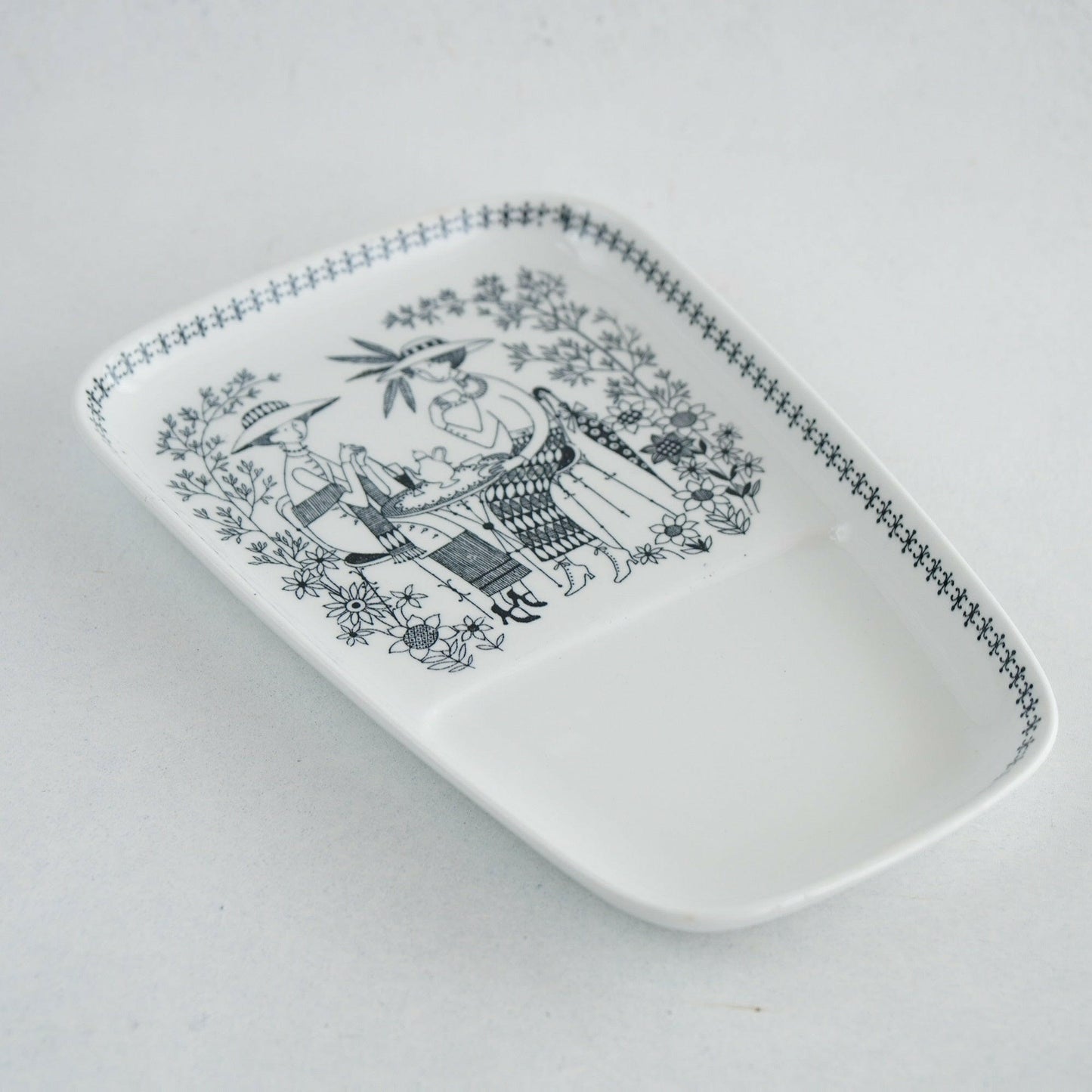 ARABIA(アラビア)エミリア(Emilia)TVセット(カップなし) - 北欧食器タックショミュッケ