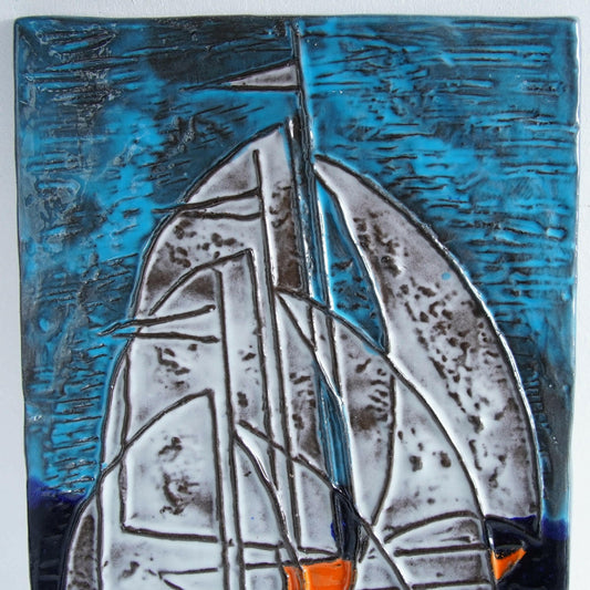 ウプサラ・エクビー エステル・ヴァーリン(Ester Wallin)ヨットの陶板 - 全体像