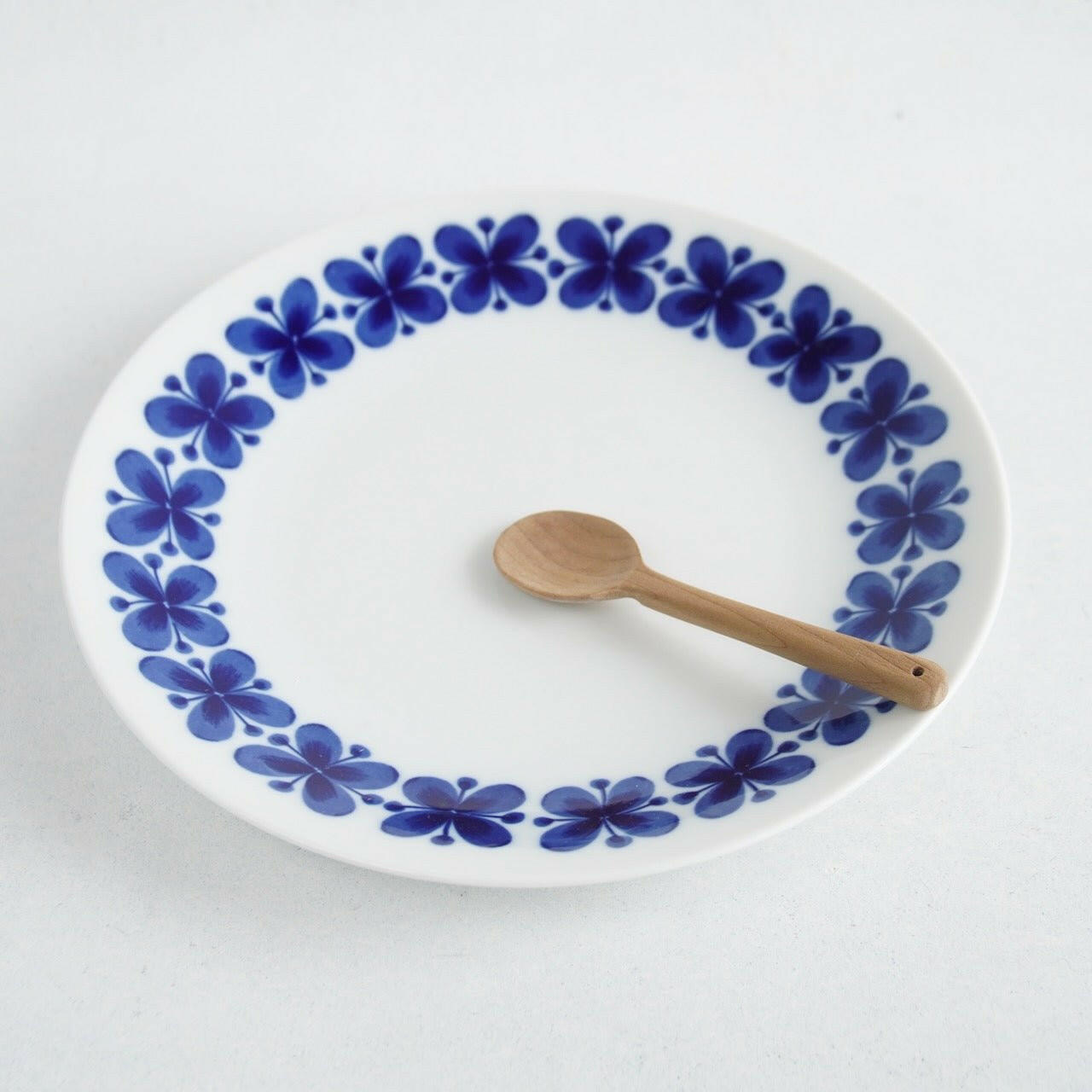 ロールストランド モナミ(Mon Amie)プレート24.5cm - 北欧食器タックショミュッケ