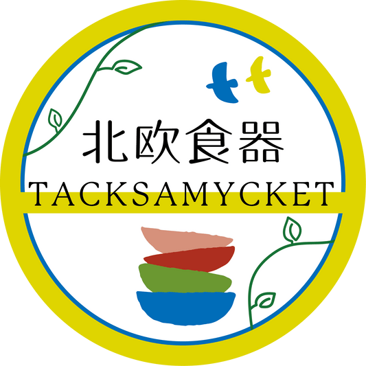 北欧食器タックショミュッケのロゴ、カラフルな食器がデザインされた円形のエンブレム