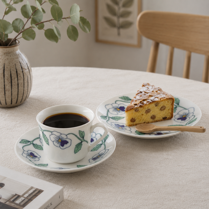 シナモンロールの日（Kanelbullens dag）｜スウェーデンが10月4日に祝う「カネルブッレ」——フィーカ、カルダモン、焼き菓子の器