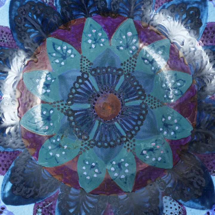 ヒルッカ・リーサ・アホラ（HLA）完全ガイド｜青い花を描き続けたアラビアの装飾画家