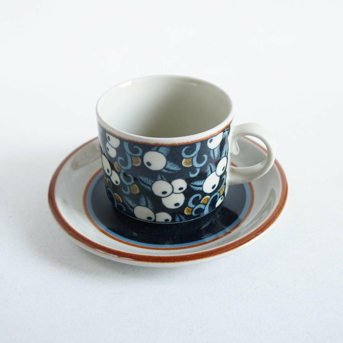 タイカ（Taika）完全ガイド｜2つのタイカの違いと見分け方——ヴィンテージARABIA（アンヤ・ヤーティネン）と現行iittala（クラウス・ハーパニエミ）