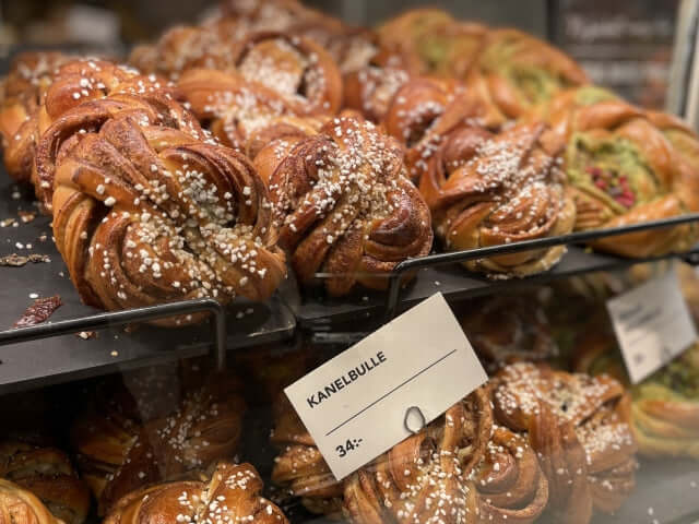 フィーカ：スウェーデン式“フリータイム”とはのカネルブルル（シナモンロール）の焼き菓子