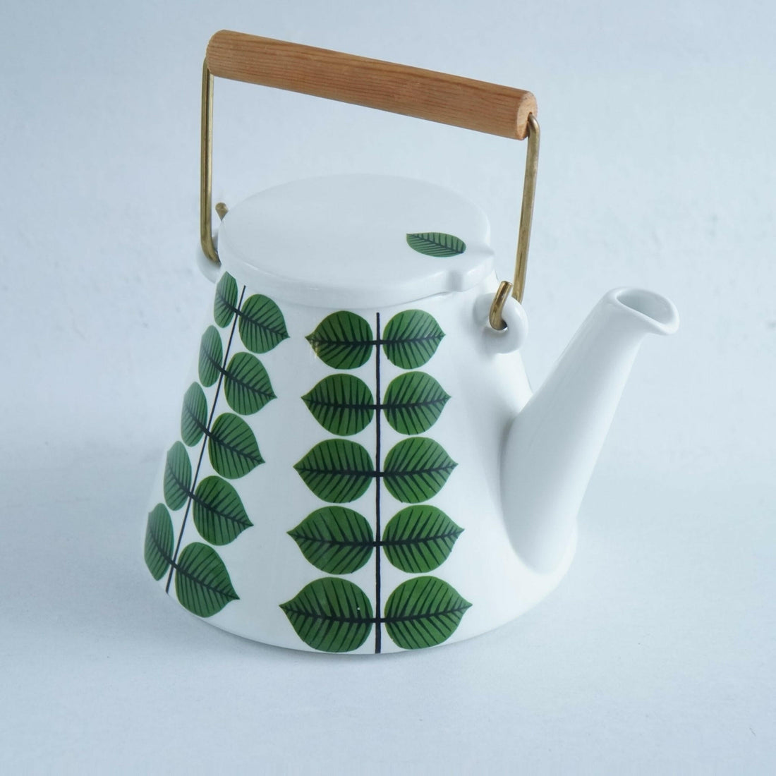 グスタフスベリ ベルサ ティーポット - 北欧デザインの魅力を象徴するヴィンテージ食器