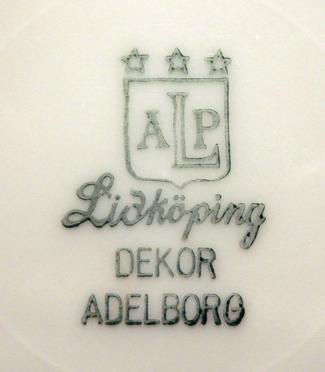 リードヒェーピングALPのバックスタンプ｜三つ星の紋章とDEKOR ADELBORGの文字