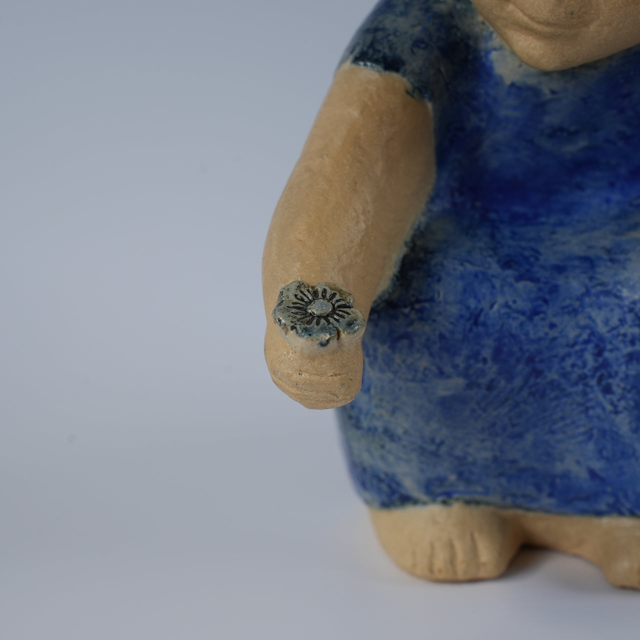 希少 リサ・ラーソン フリーランス作品 花を摘む青い服の少女 置物 Lisa Larson