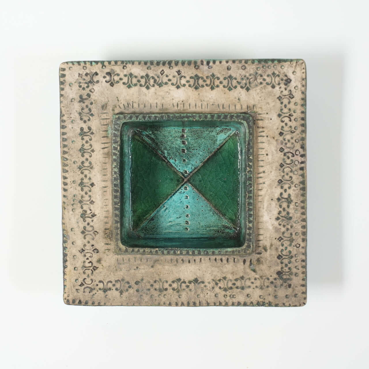 希少 ルート・ブリュック（Rut Bryk）小サイズ陶板（Tuhkavati） 陶板 Rut Bryk