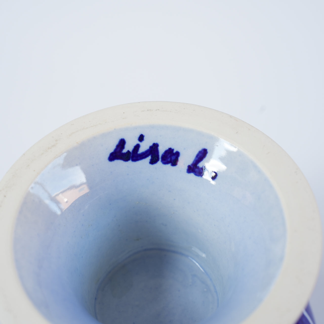 希少 リサ・ラーソン Kスタジオ マリーン フラワーベースの底部にある作家のサインのクローズアップ