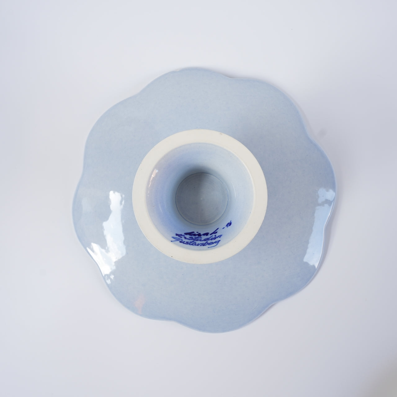 訳あり リサ・ラーソン Kスタジオ マリーン ケーキスタンド ケーキ皿の青いケーキ皿の上からの画像