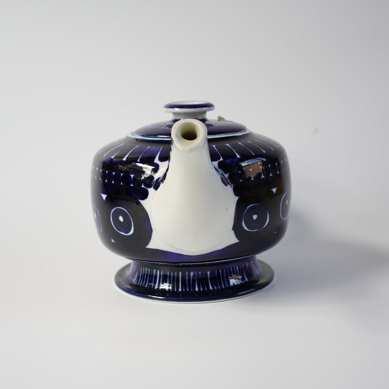 貫入あり ARABIA バレンシア（Valencia）コーヒーポットの美しいハンドペイントデザインの画像。