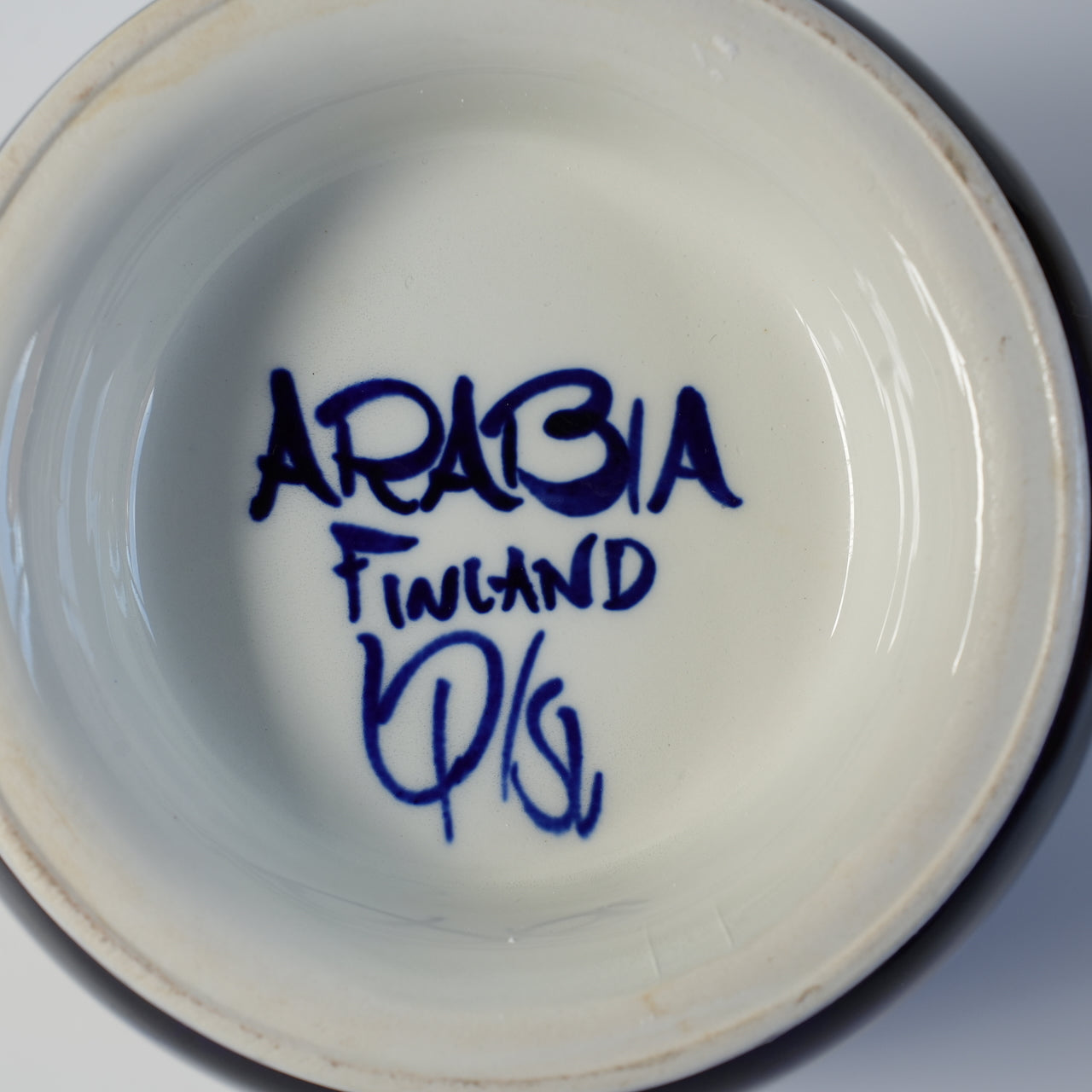 貫入あり ARABIA バレンシア（Valencia）コーヒーポットの底面にあるARABIA Finlandの刻印の画像