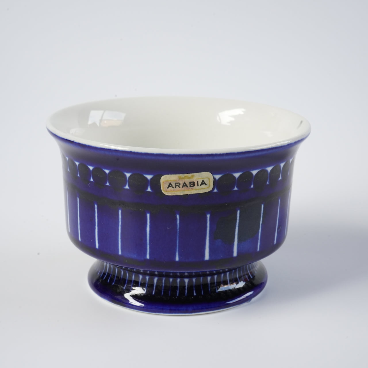 ARABIA（アラビア）バレンシア（Valencia）シュガーボウルの画像。濃いコバルトブルーのデザインが特徴。