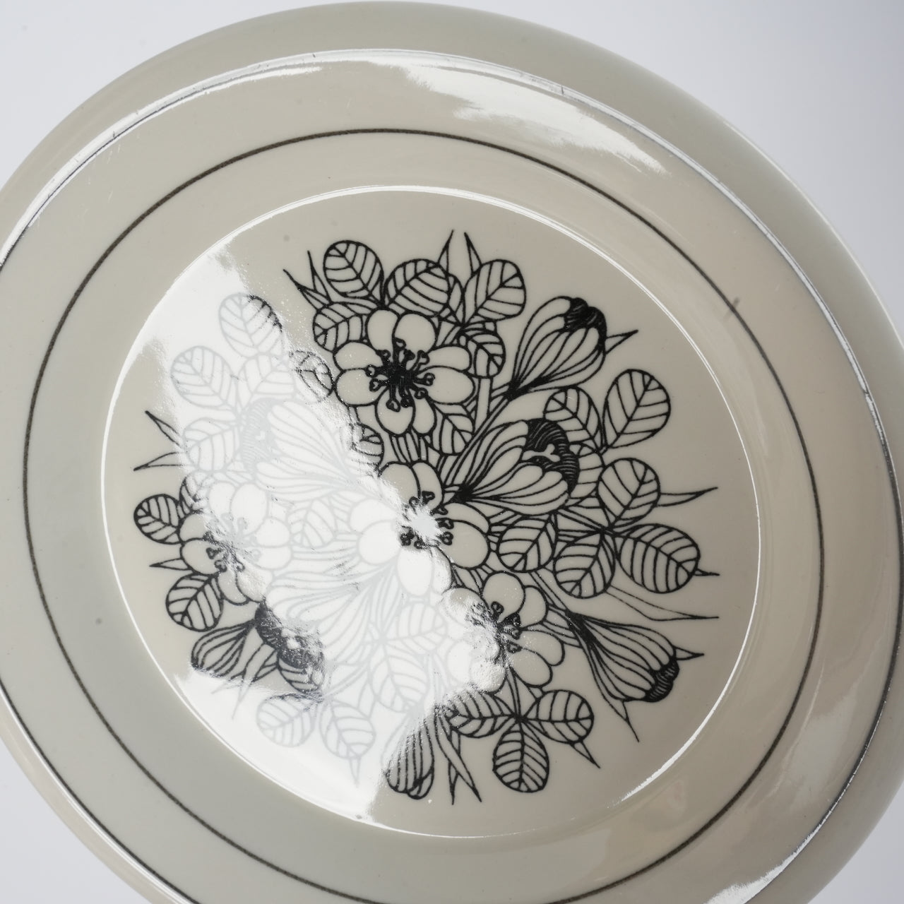 ARABIA クロッカス（Krokus）17cmプレート 1 - 北欧食器タックショミュッケ