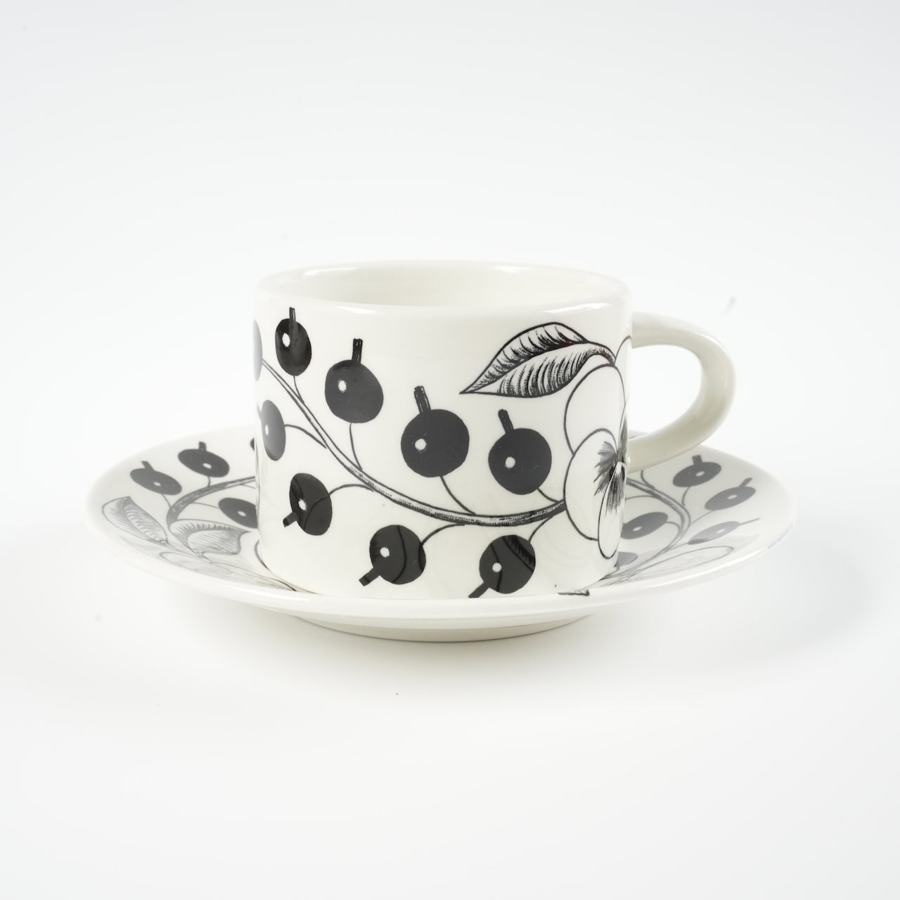 初期モデル アラビア（ARABIA）パラティッシ（Paratiisi）ブラック ティーカップ＆ソーサー - 北欧食器タックショミュッケ