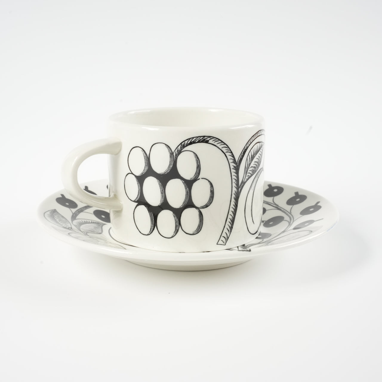 初期モデル アラビア（ARABIA）パラティッシ（Paratiisi）ブラック ティーカップ＆ソーサー - 北欧食器タックショミュッケ