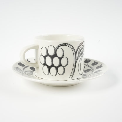 初期モデル アラビア（ARABIA）パラティッシ（Paratiisi）ブラック ティーカップ＆ソーサー - 北欧食器タックショミュッケ