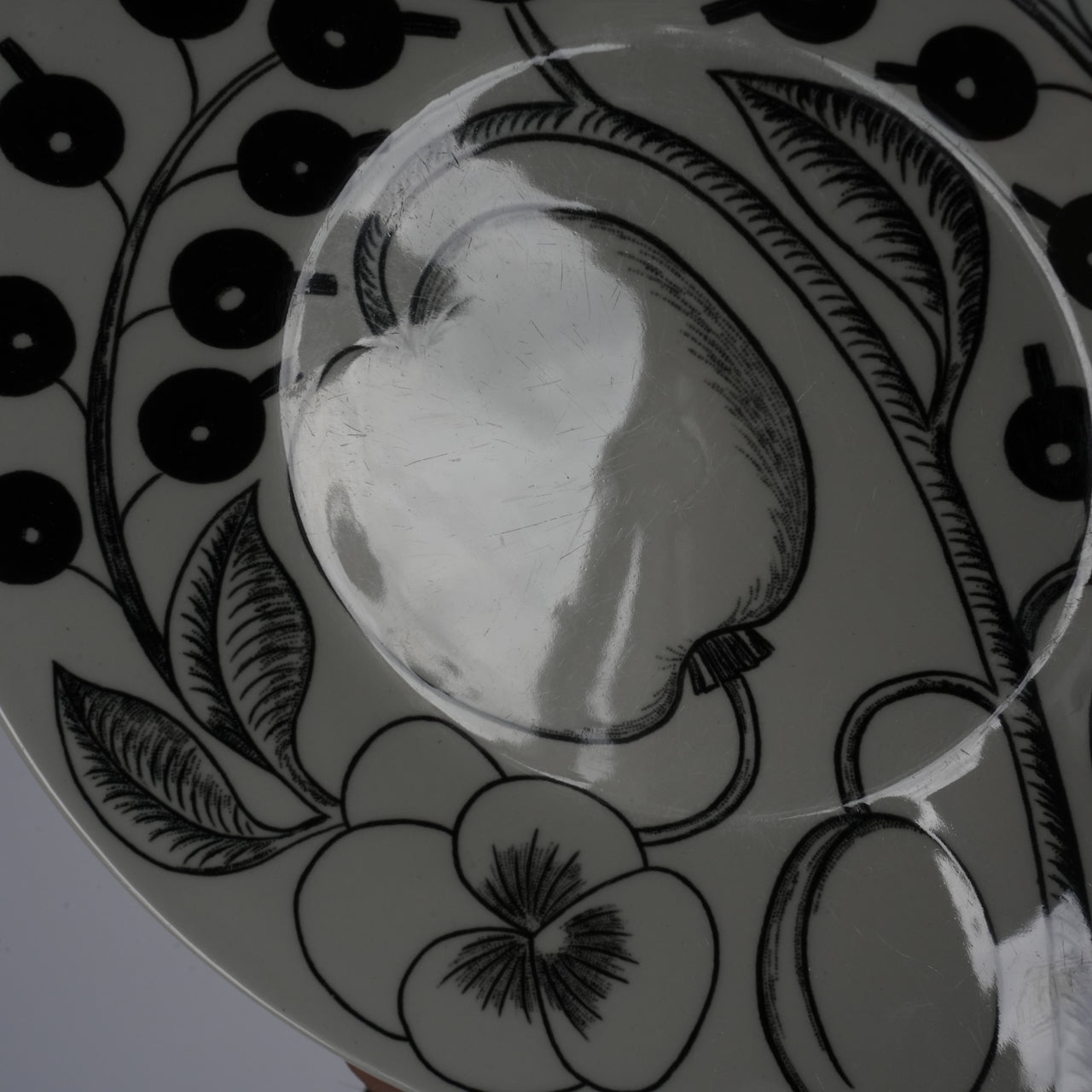 初期モデル アラビア（ARABIA）パラティッシ（Paratiisi）ブラック ティーカップ＆ソーサー - 北欧食器タックショミュッケ