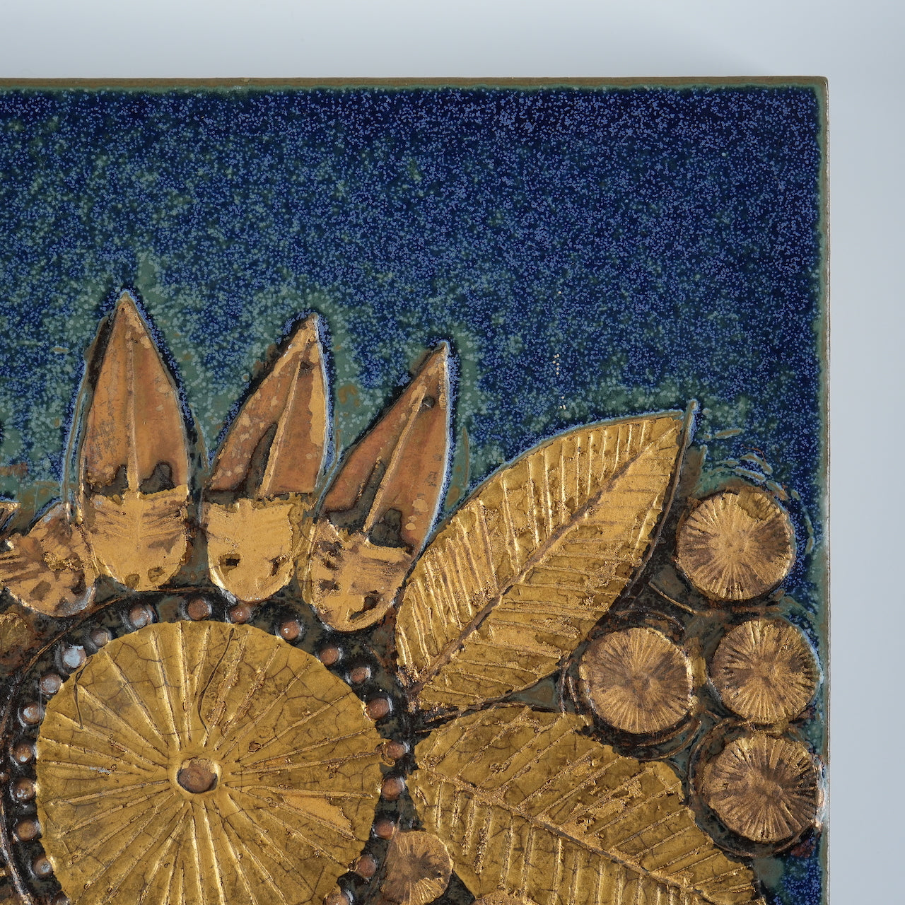 希少色 リサ・ラーソン グスタフスベリ 黄金色の雄鶏（Tuppfågel）の陶板 - 北欧食器タックショミュッケ