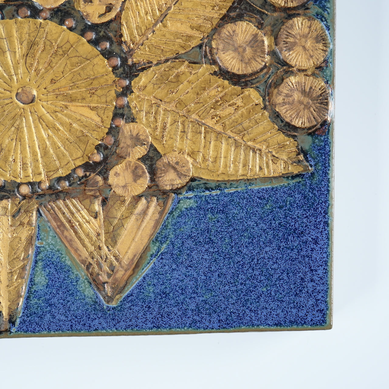 希少色 リサ・ラーソン グスタフスベリ 黄金色の雄鶏（Tuppfågel）の陶板 - 北欧食器タックショミュッケ