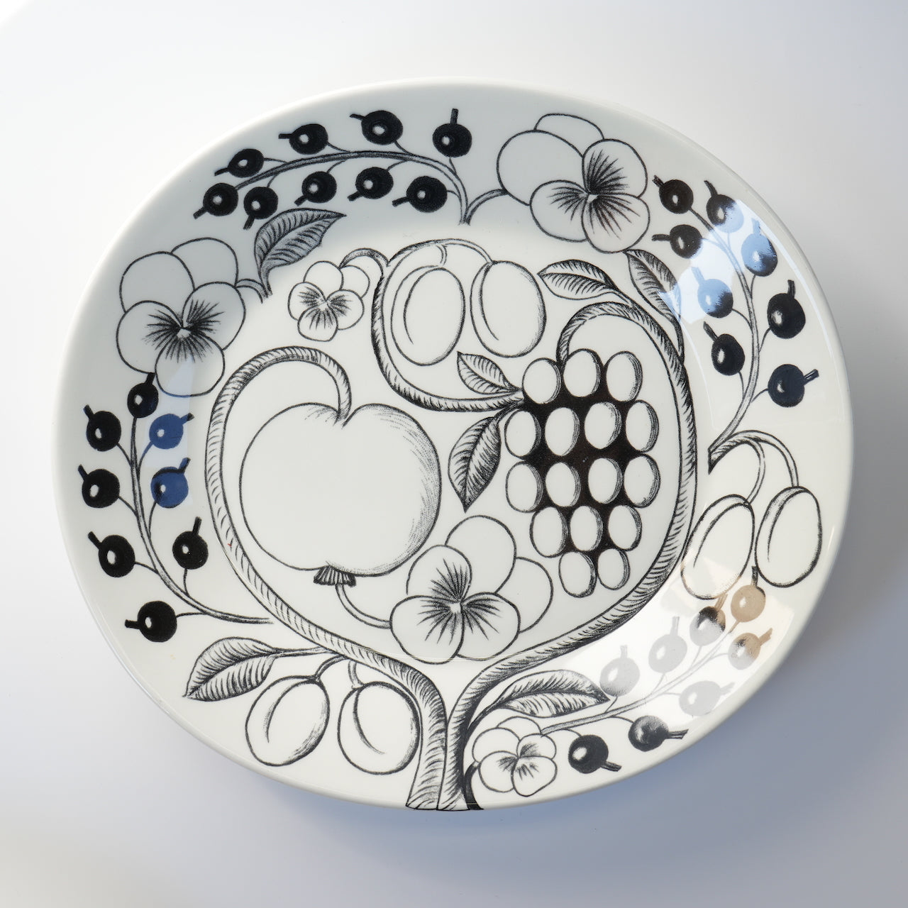 Arabia Paratiisi Black 25cm Oval Plate, the earliest model