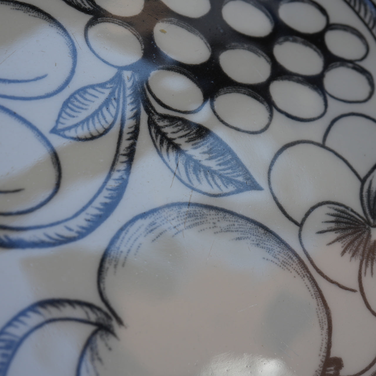 Arabia Paratiisi Black 25cm Oval Plate, the earliest model