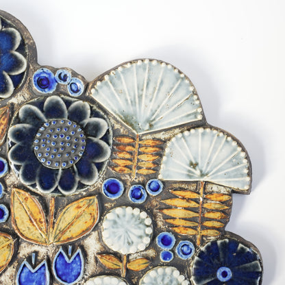 稀有丽莎·拉森·古斯塔夫斯堡花卉浮雕陶瓷匾