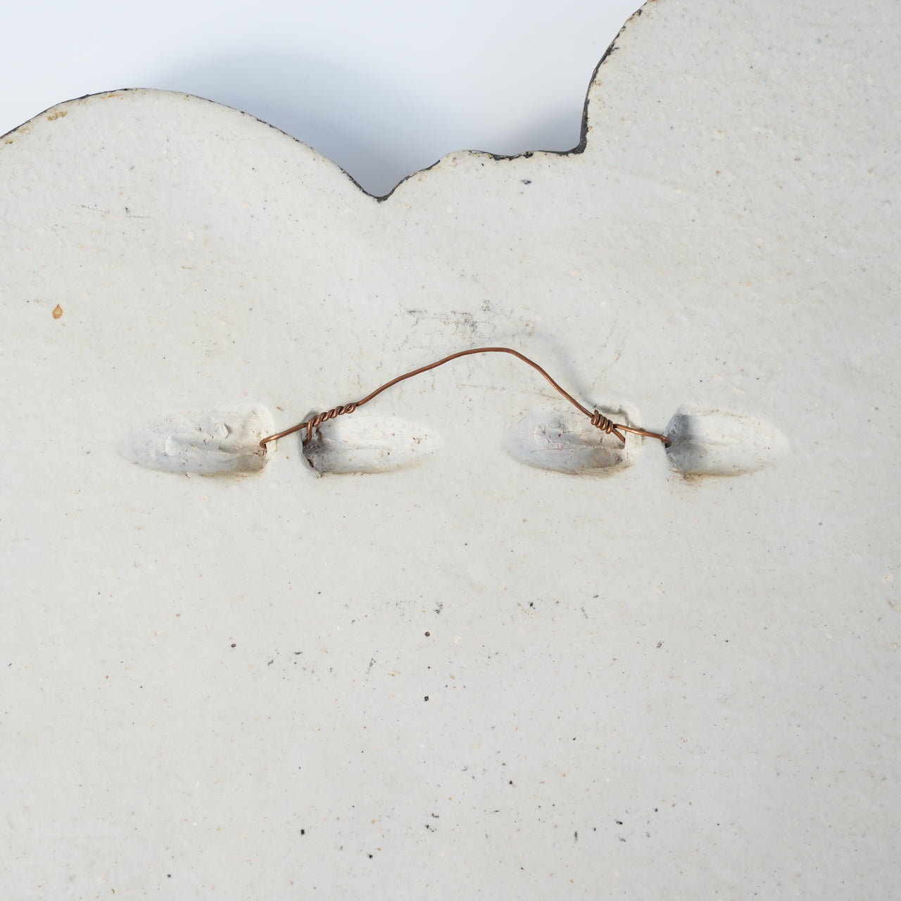 稀有丽莎·拉森·古斯塔夫斯堡花卉浮雕陶瓷匾