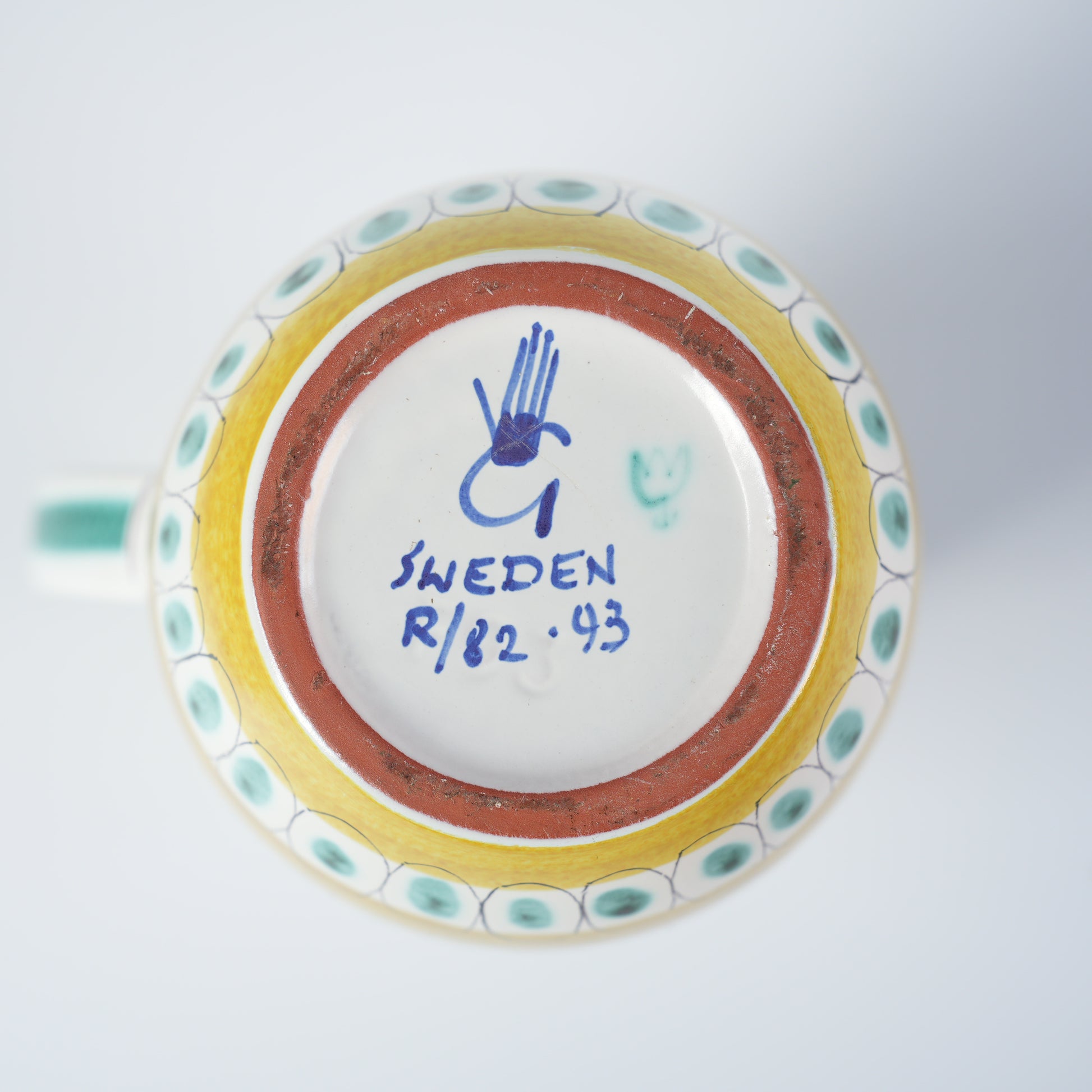 グスタフスベリ Gスタジオ ファイアンス焼き 植物文様 ピッチャー 裏面（バックスタンプ）