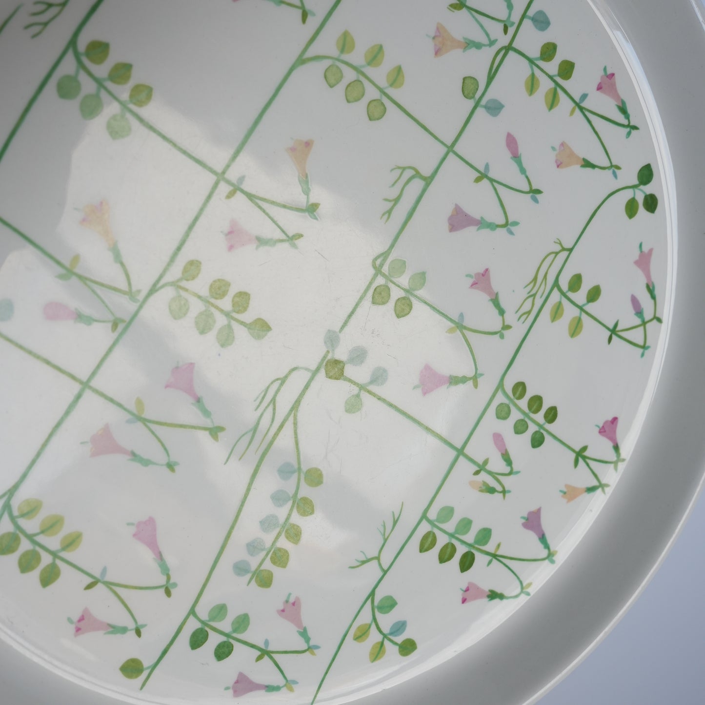 グスタフスベリ リネア（Linnea）プレート 24cm - バックスタンプ・裏印