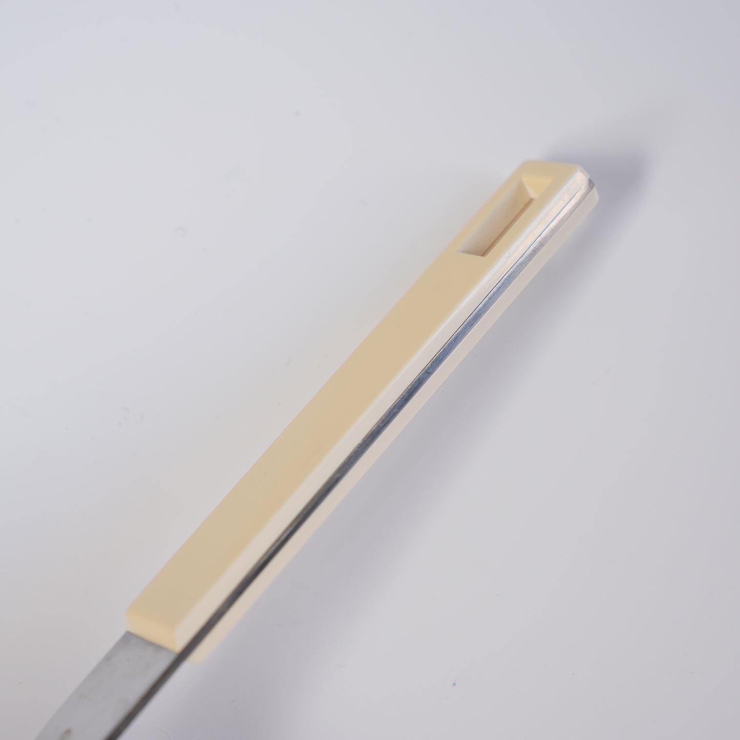 ボダ ビュッフェ（Buffé）スプーン 18cm シグネ・ペション=メリン デザイン - 側面