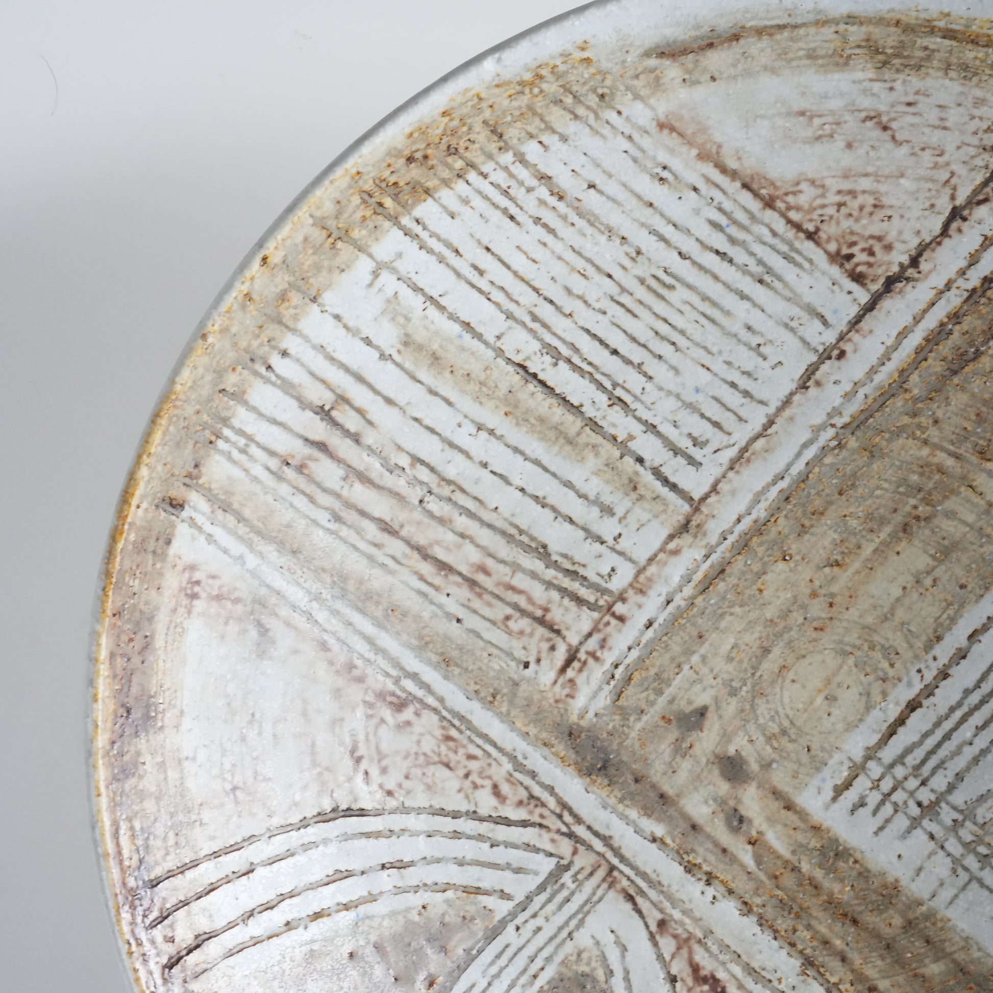 リサ・ラーソン初期のユニークピース 飾り皿 交差する大地の大皿 - ディテール 1