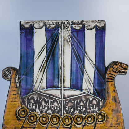 リサ・ラーソン グスタフスベリ ヴァイキング船の陶板（Handelsflottans Välfärdsråd）