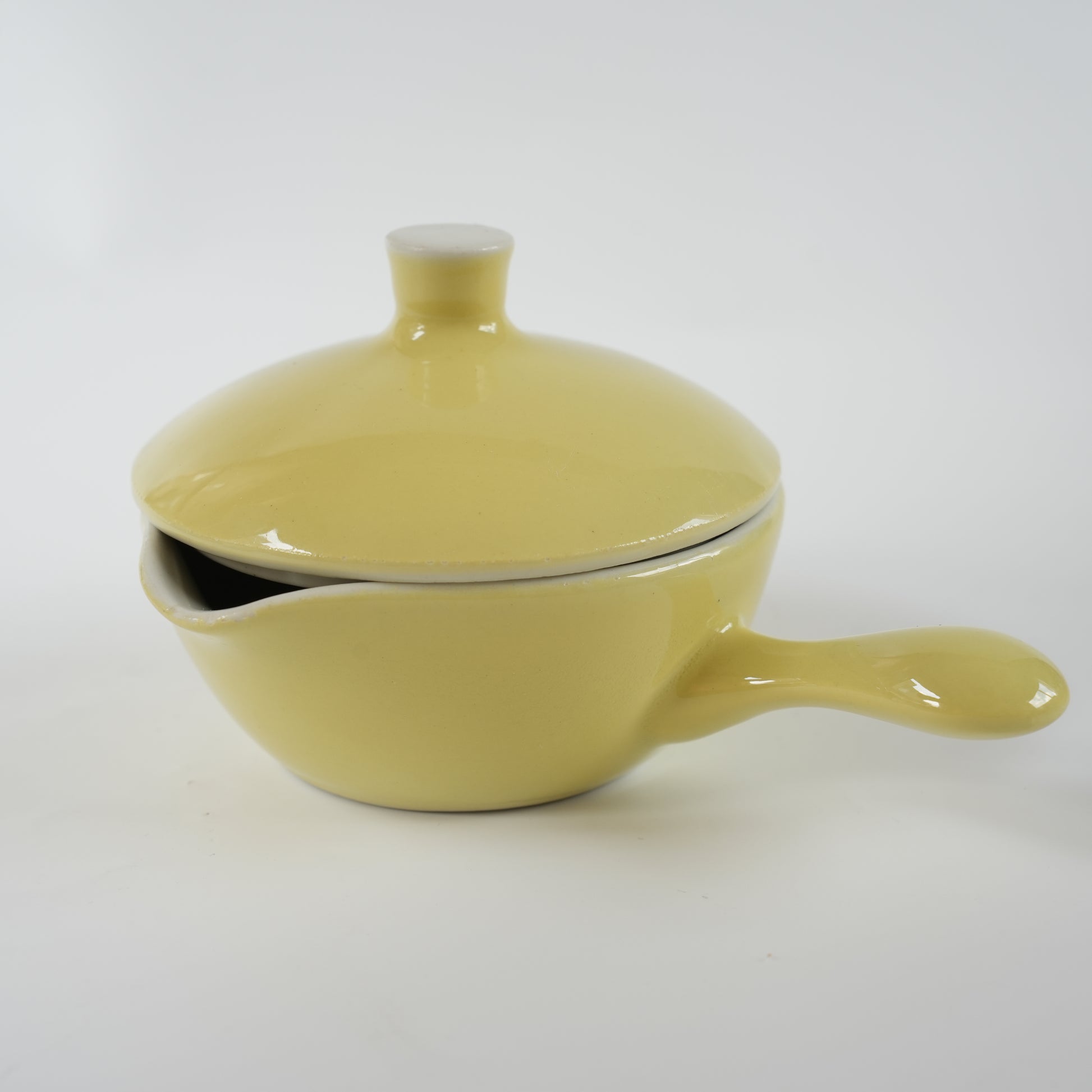 グスタフスベリ ゲフィール（Gefyr）蓋付きココット皿 イエロー