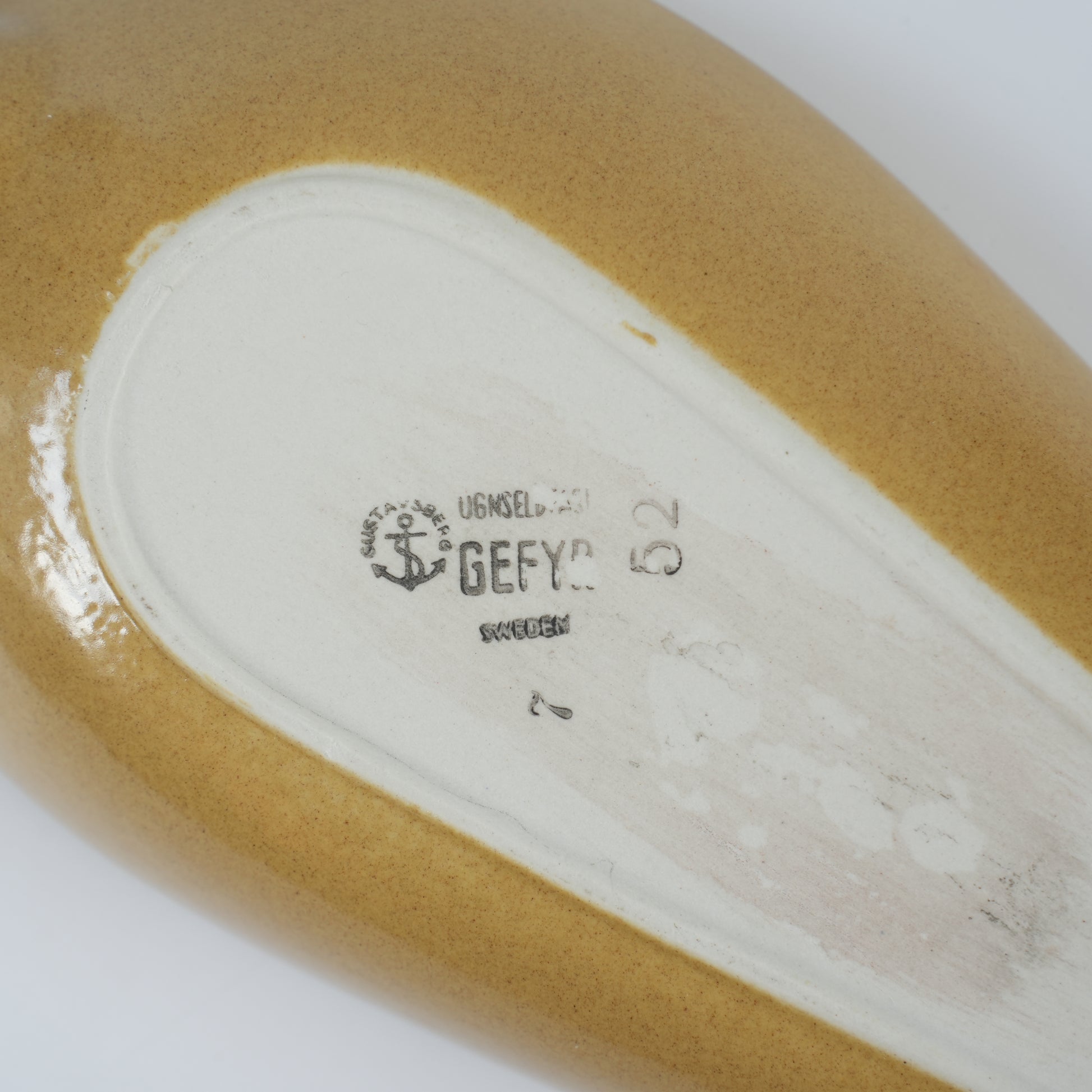 グスタフスベリ ゲフィール（Gefyr）リーフ型プレート 30cm マスタード