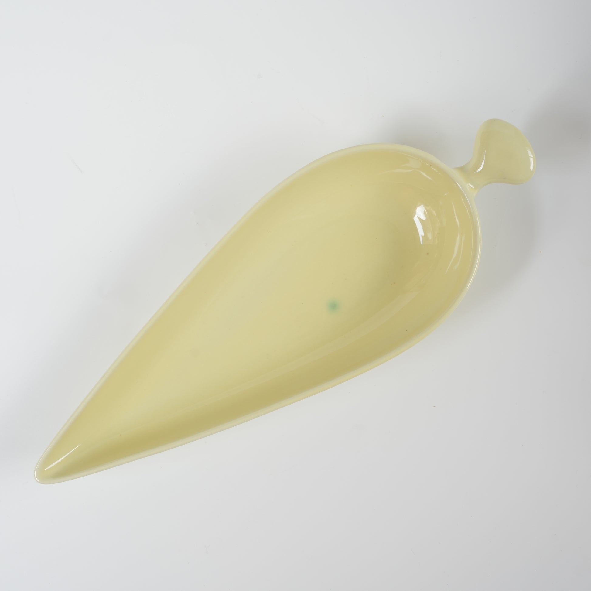 グスタフスベリ ゲフィール（Gefyr）リーフ型プレート 30cm イエロー