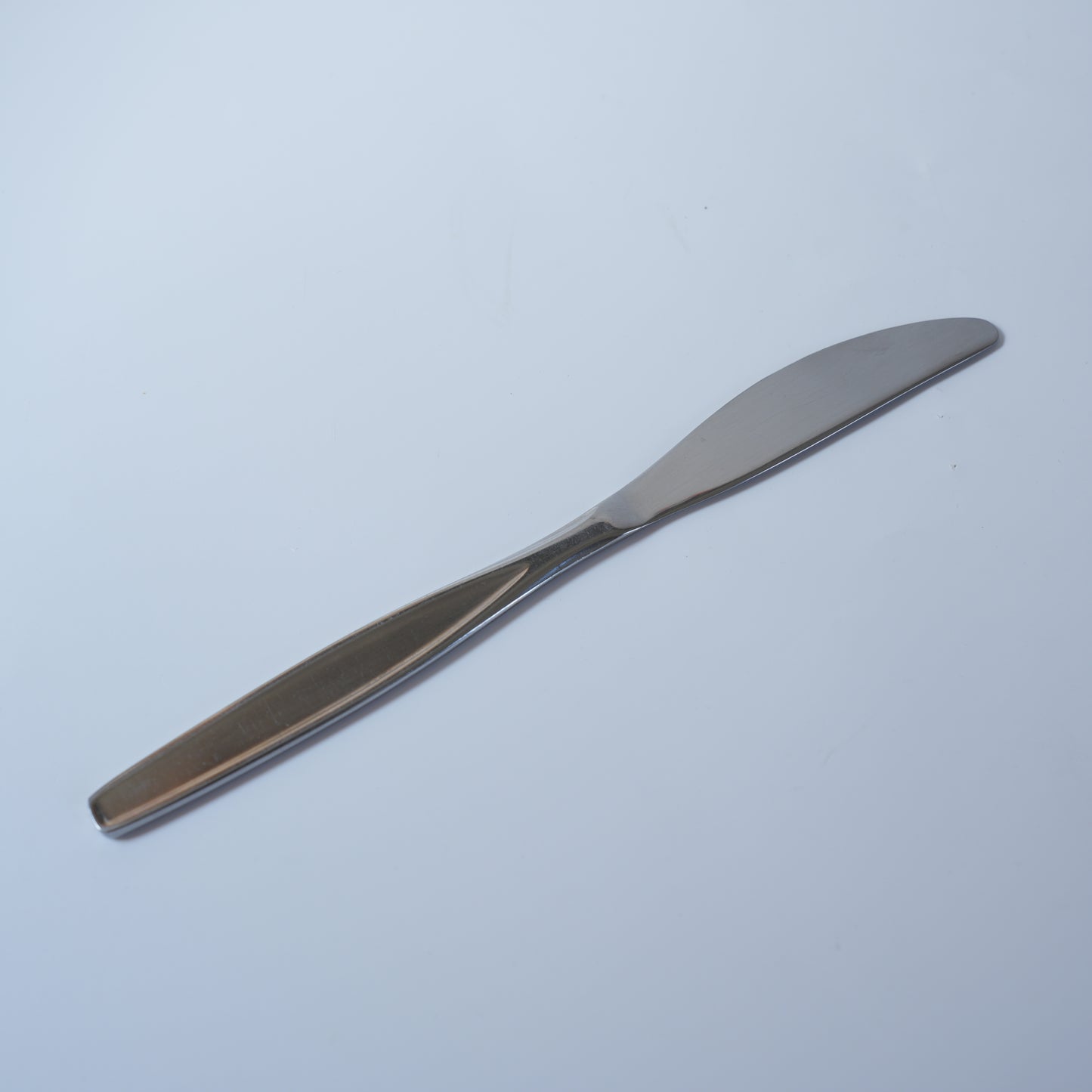 ニルスヨハン（NilsJohan）カプリ（Capri）ディナーナイフ 波刃 20.5cm アダム・ティルストルップ 北欧ヴィンテージカトラリー