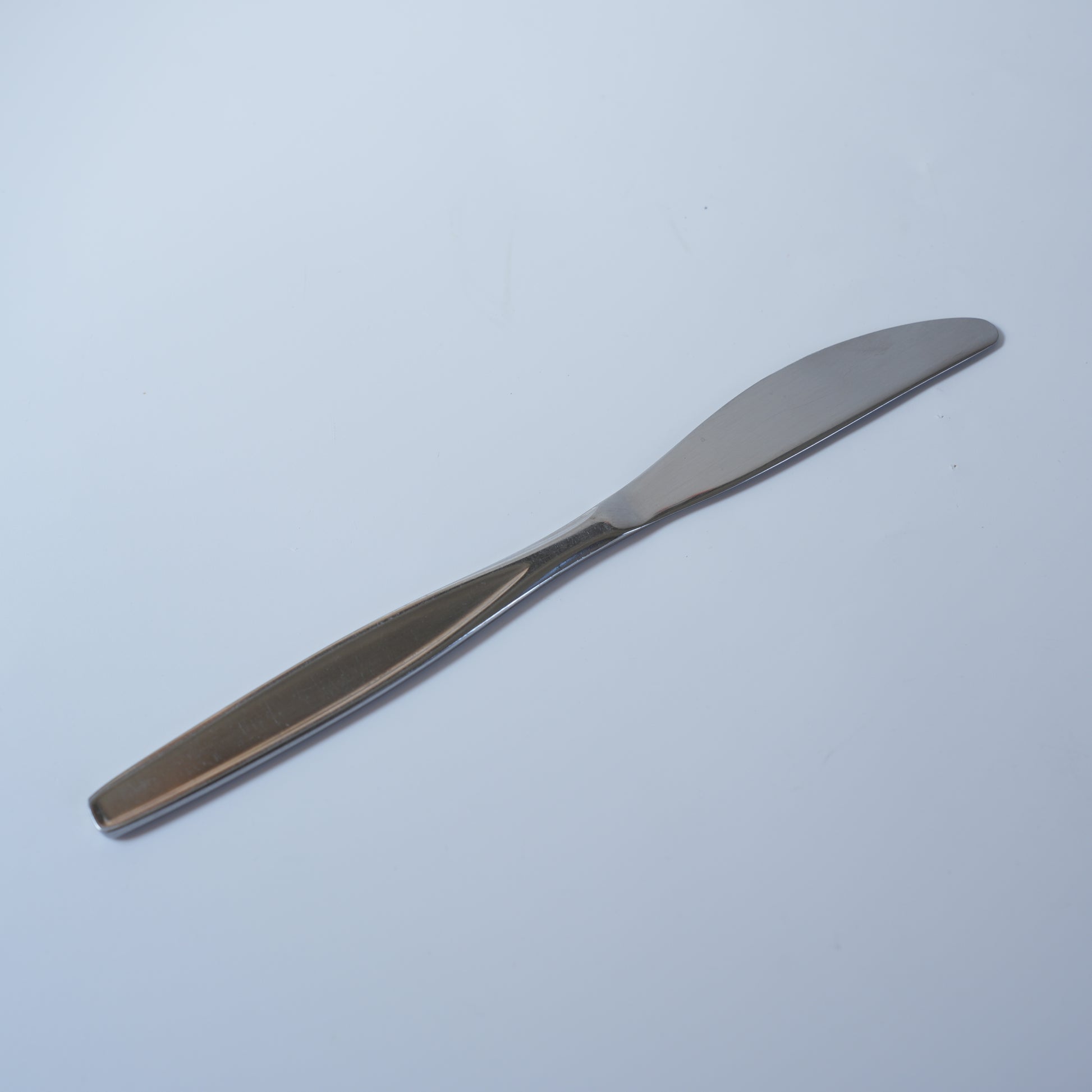 ニルスヨハン（NilsJohan）カプリ（Capri）ディナーナイフ 波刃 20.5cm アダム・ティルストルップ 北欧ヴィンテージカトラリー
