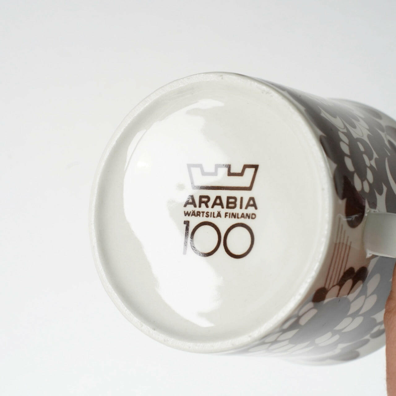 アラビア（ARABIA）100周年記念モデル ブラウンのマグカップ＆ソーサー マグカップ ARABIA   
