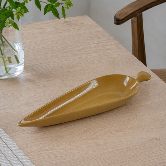 グスタフスベリ ゲフィール（Gefyr）リーフ型プレート 30cm マスタード