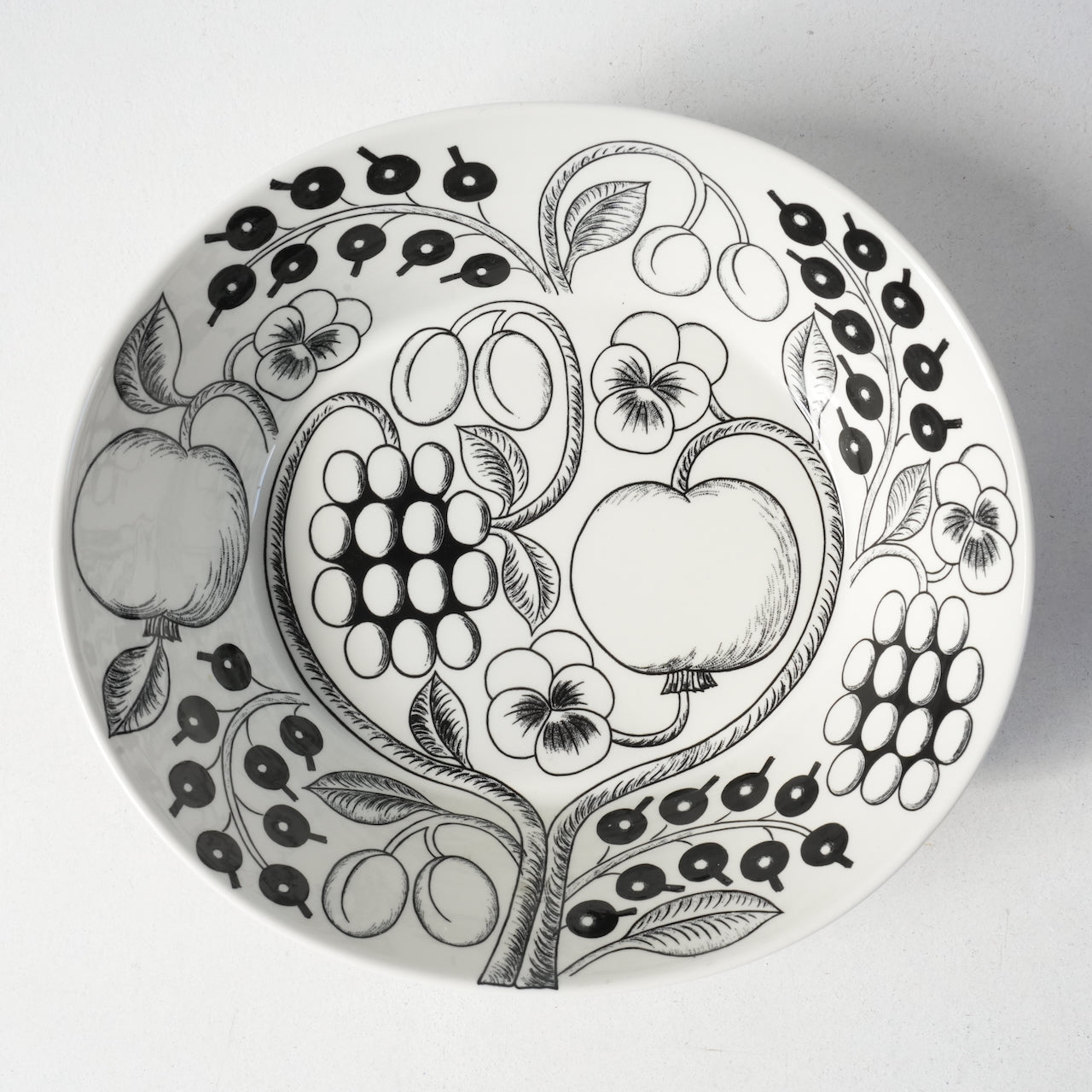 希少サイズ【最初期モデル】アラビア（ARABIA）ブラックパラティッシ（Paratiisi）大サイズ ボウル - 全体像