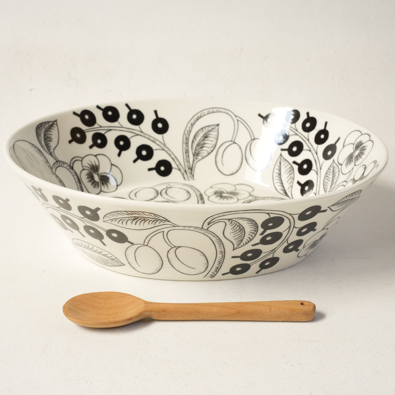 希少サイズ【最初期モデル】アラビア（ARABIA）ブラックパラティッシ（Paratiisi）大サイズ ボウル - デザイン・柄の詳細