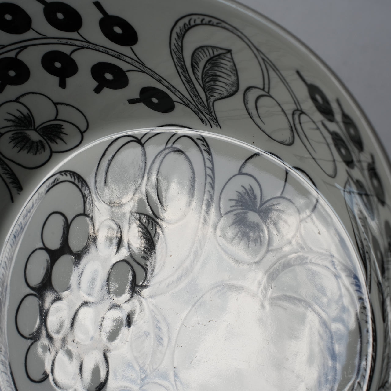 希少サイズ【最初期モデル】アラビア（ARABIA）ブラックパラティッシ（Paratiisi）大サイズ ボウル コンディション詳細